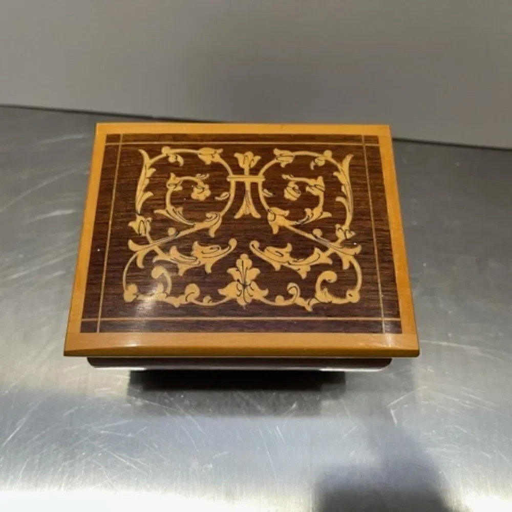 Wooden lacquered Trinket Jewelry Box Footed 4